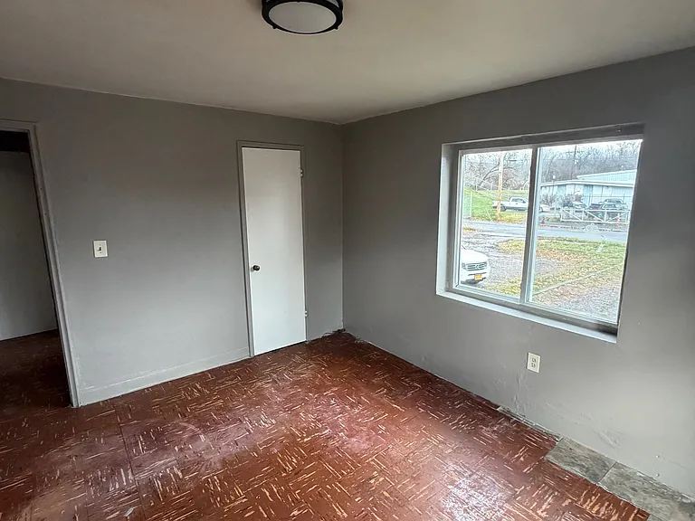7 Tompkins St — Photo 8