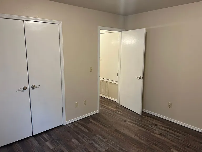 606 Rolling Hills Dr — Photo 11