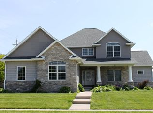 401 W Meadow Ln, Walcott, IA