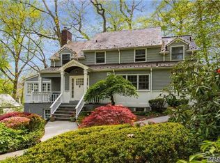 23 Willow Dr, Port Washington, NY 11050