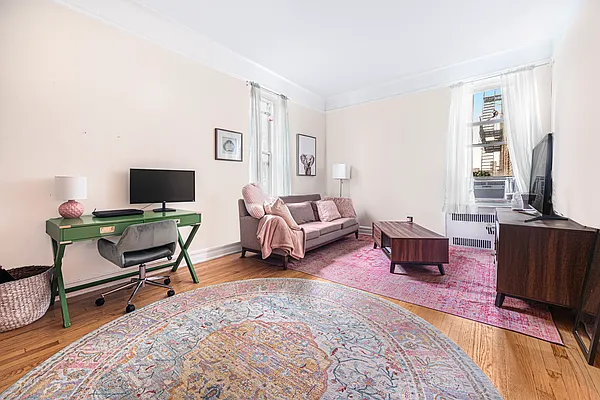 Sold by Coldwell Banker Warburg | media 6