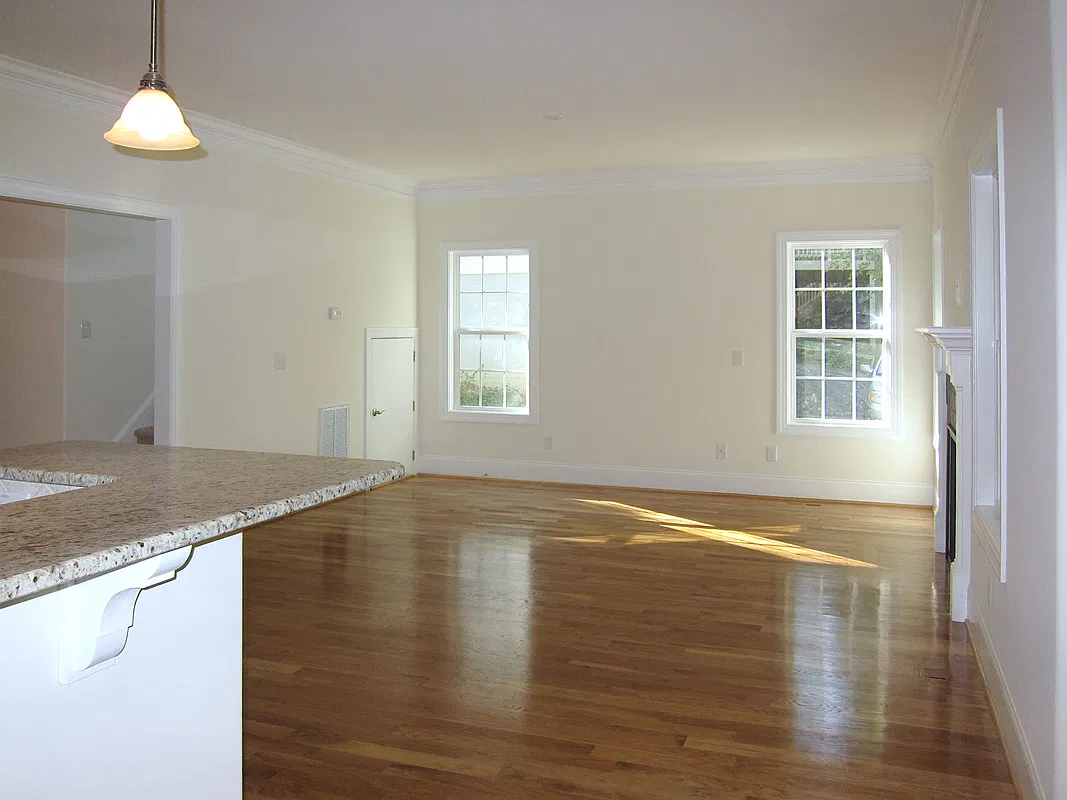 5 bed, 2000 sqft, $5,000 — Photo 3