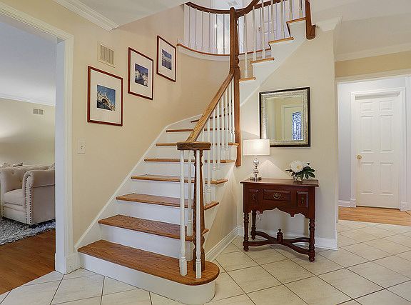 2nd image of 1217 Crestwood Dr