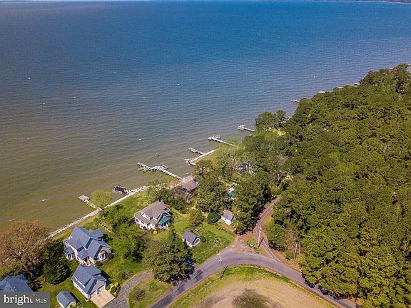 5th image of 18019 River Shore Dr