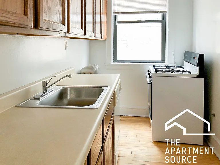 3915 N Greenview Ave #1 — Photo 1
