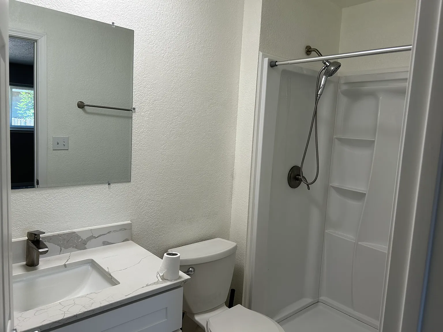 3 bed, 1200 sqft, $2,600 — Photo 4