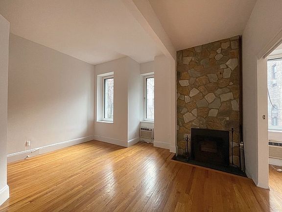 3rd image of 220 W 15th St APT 3B