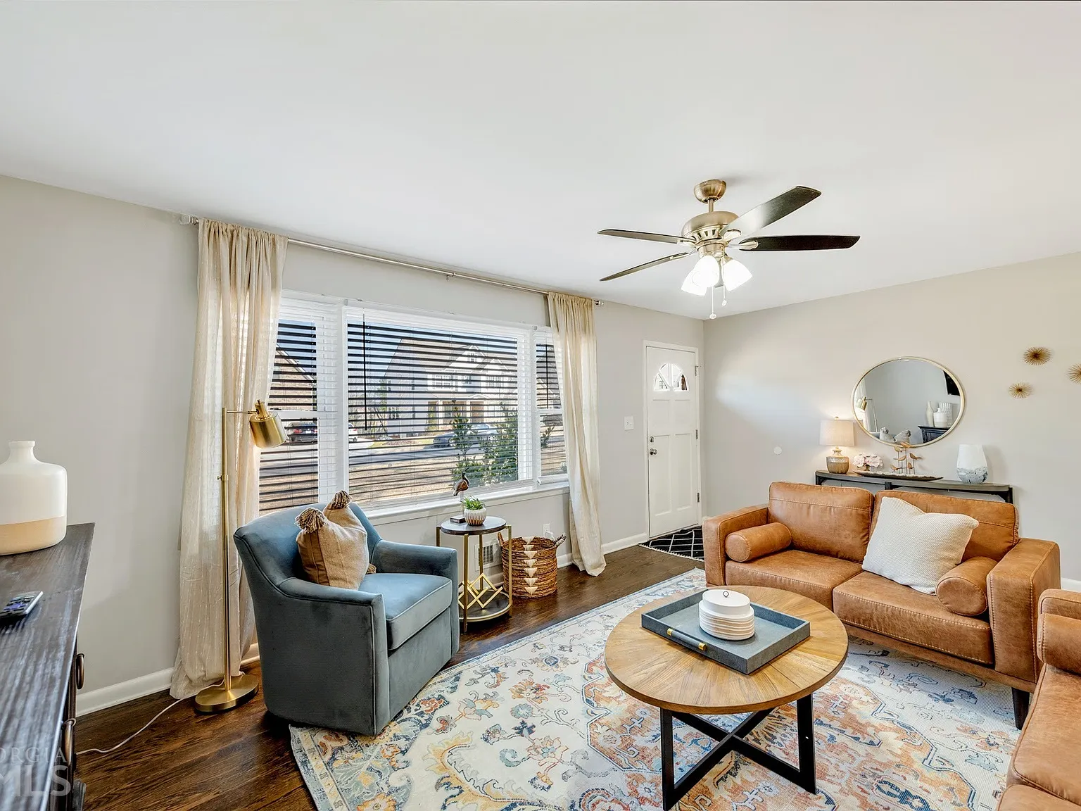 3 bed, 2.0 bath, 100 sqft, $5,200 — Photo 4
