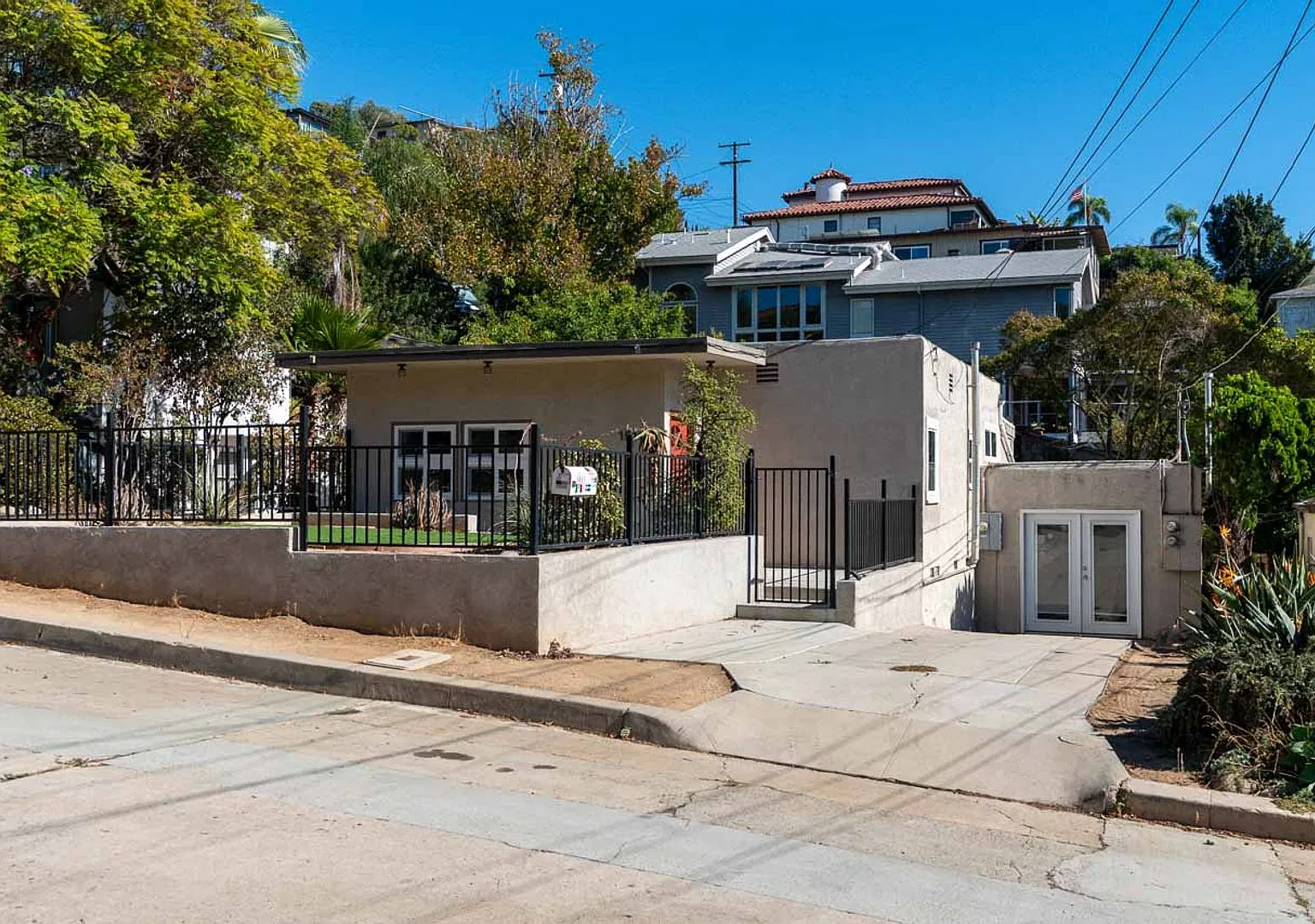 2 Bedroom + Optional Office/Flex Room in San Diego — Photo 1