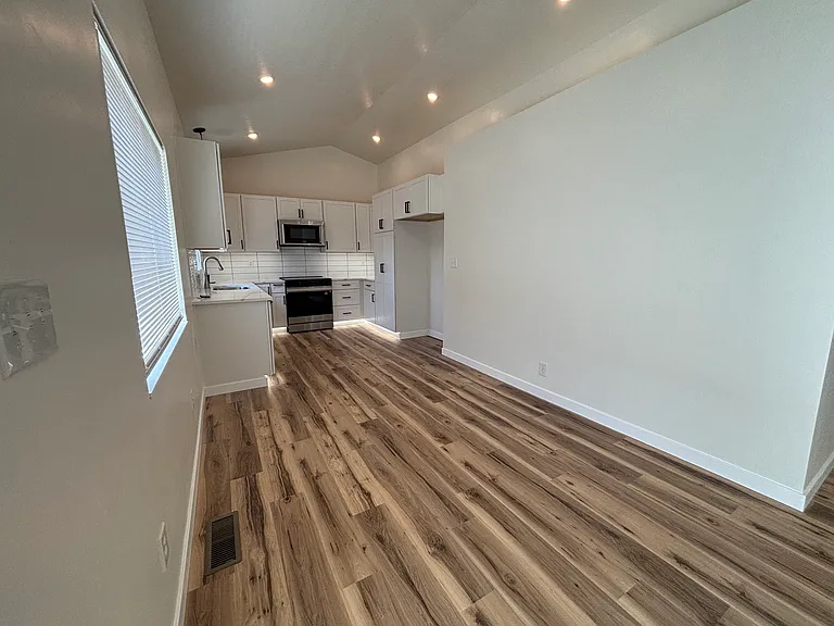 Dining/Kitchen