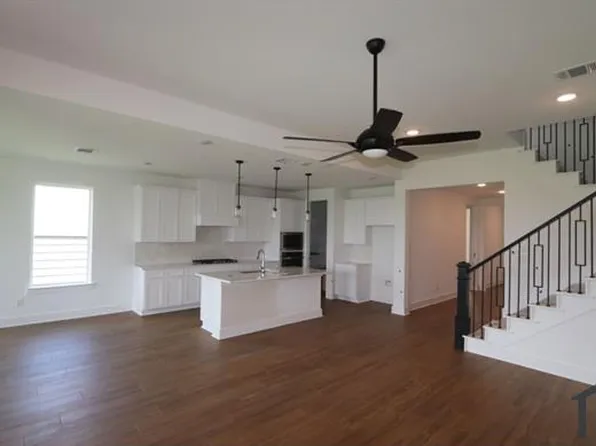 7205 Indian Paint Brush Ln, Aubrey, TX 76227
