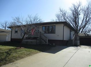 812 N Shannon Dr, Sloan, IA 51055