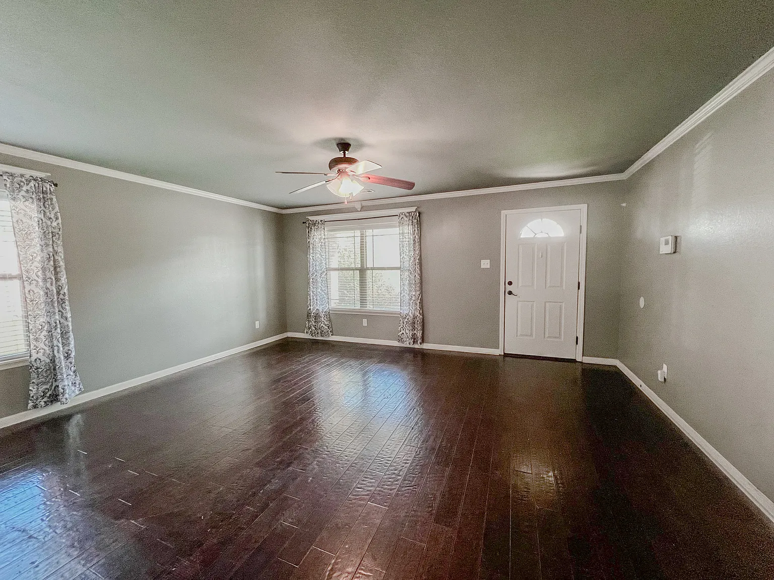 3 bed, 2.5 bath, 1910 sqft, $1,900 — Photo 3