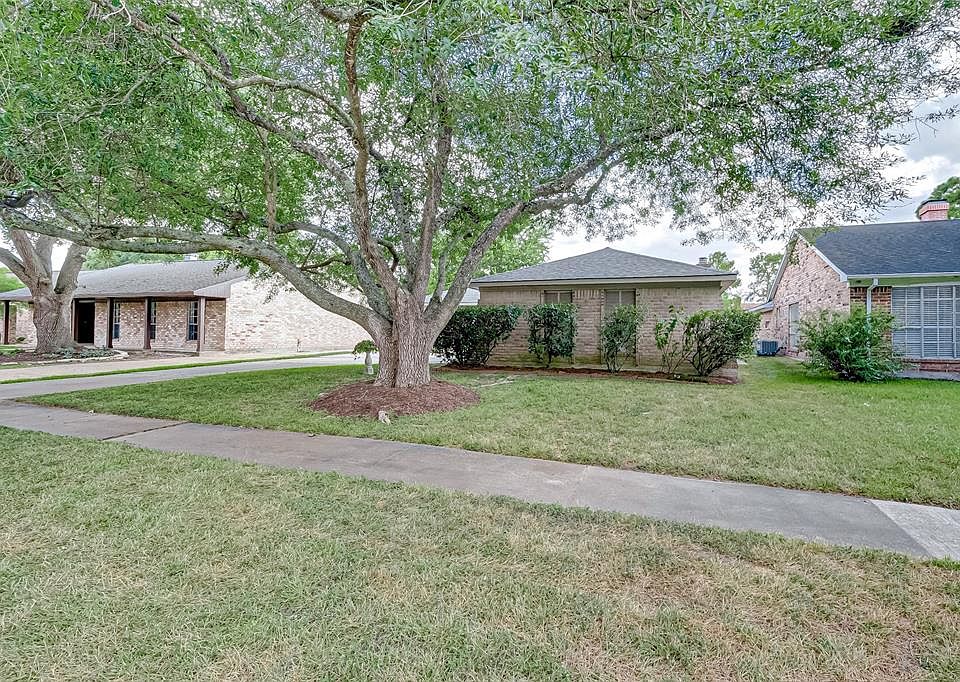 1st image of 22211 Elsinore Dr