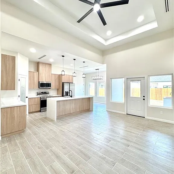 1001 Durango St — Photo 5