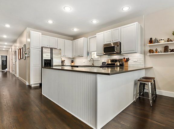 4th image of 630 W Wrightwood Ave APT 3E