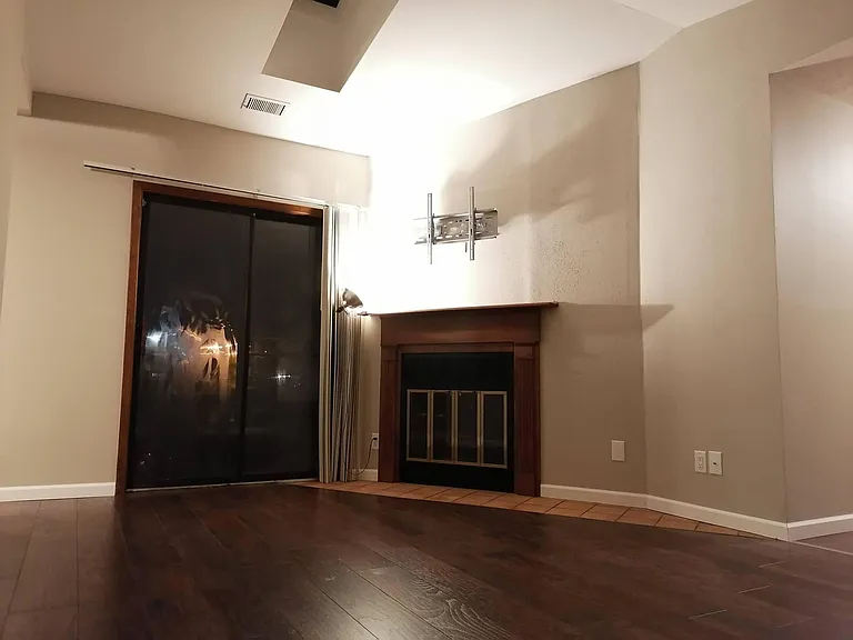 2060 Woodtrail Dr #21 — Photo 1