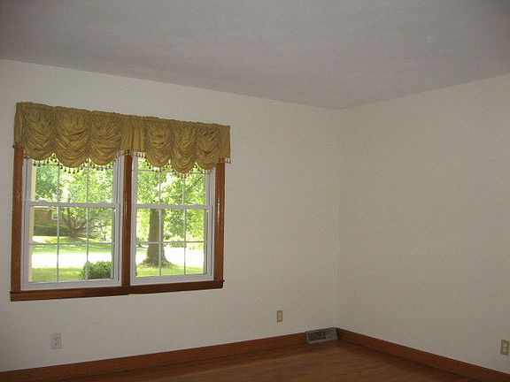 5th image of 672 Jackson Hts
