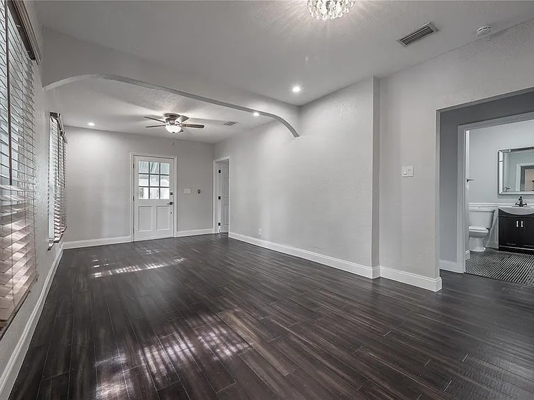 1222 E Curtis St — Photo 7