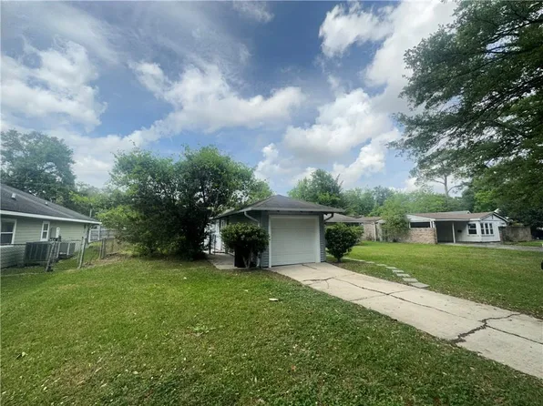 6100 Berkley Dr, New Orleans, LA 70131
