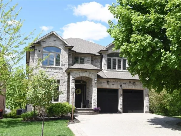 211 Tollgate Dr, Hamilton, ON L9G 5C8