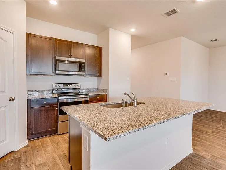 821 Indigo Way — Photo 7