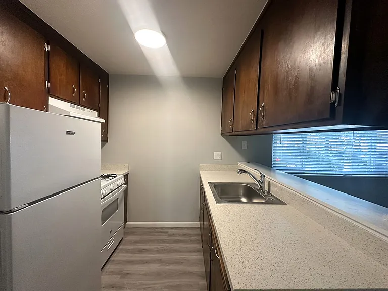330 W Acacia Street — Photo 29