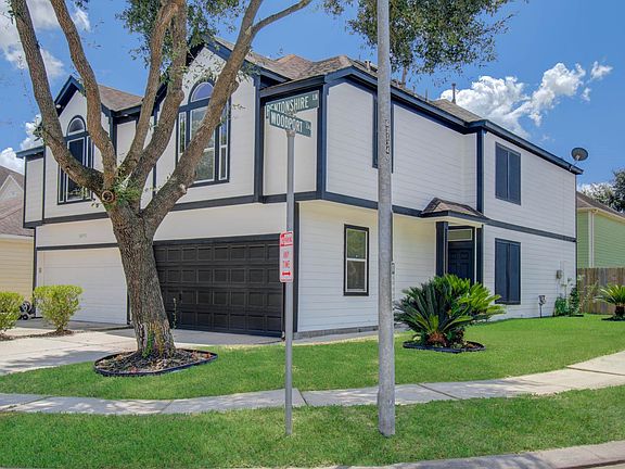 3rd image of 16555 Pentonshire Ln