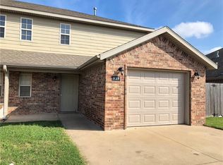 927 Oak Crossing Dr, Centerton, AR 72719