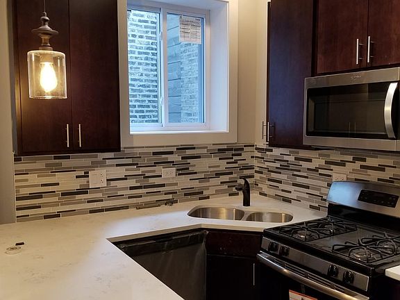 2nd image of 2886 N Milwaukee Ave Unit 2R