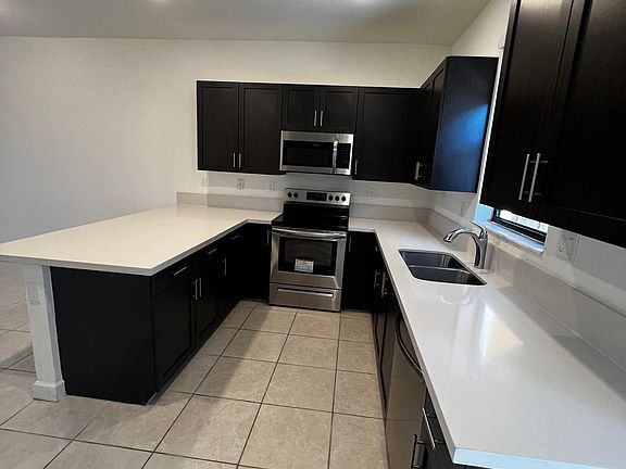 3rd image of 542 SW 19th Ter