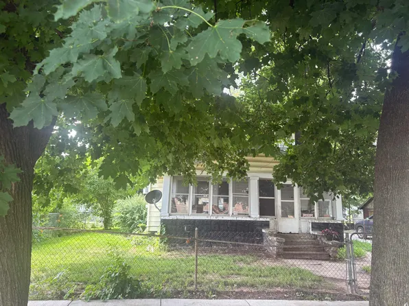 1526 Chestnut St, Rockford, IL 61102
