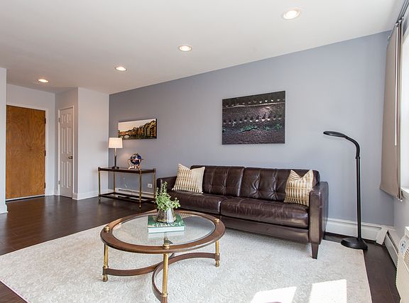 3rd image of 938 North Blvd APT 401