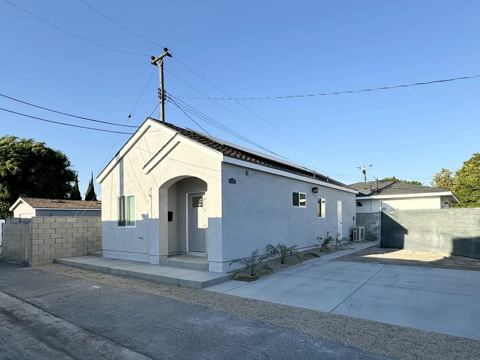 3 bed, 800 sqft, $3,000 — Photo 1