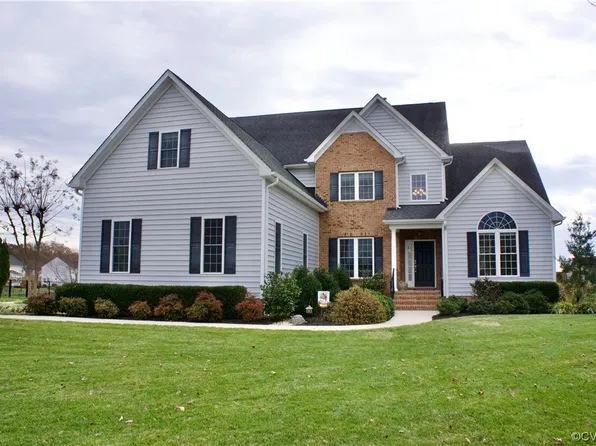 1619 N White Mountain Dr, Chester, VA 23836