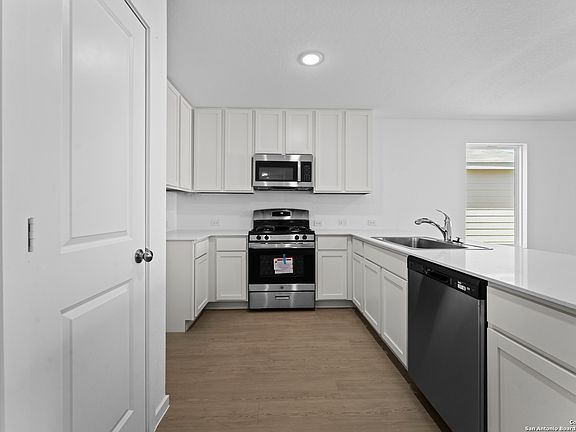 3rd image of 106 Ellendale Place