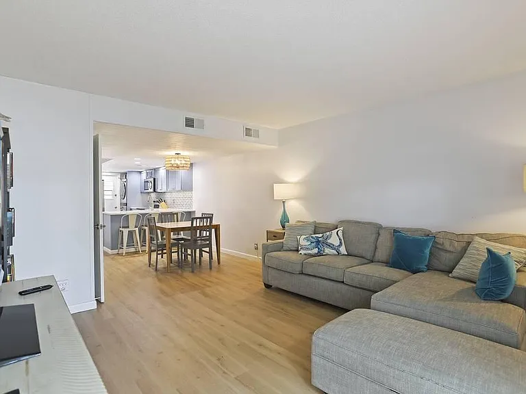 32 S Forest Beach Dr #59 — Photo 2