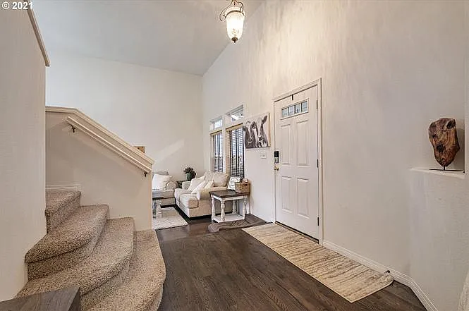 1435 NE Setting Sun Dr — Photo 4