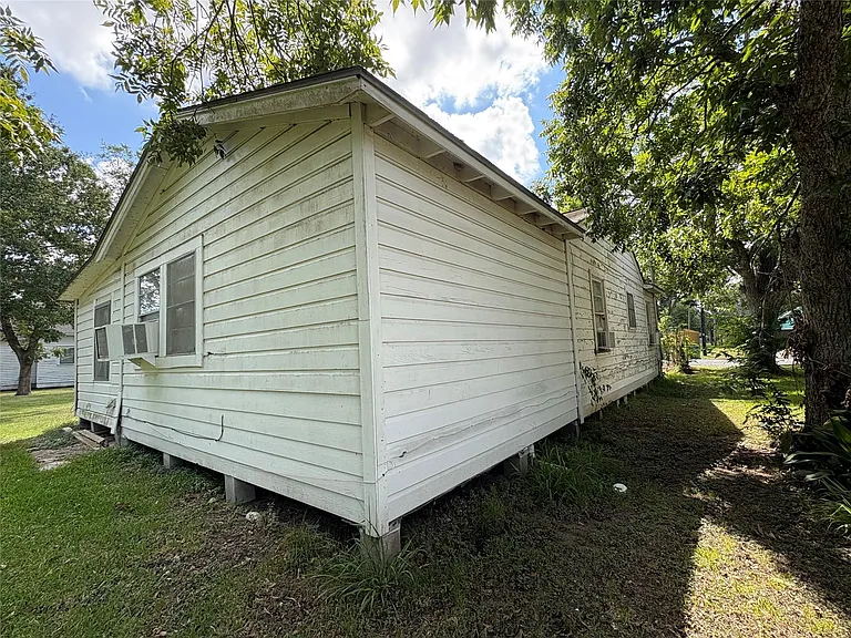406 Omega St — Photo 8