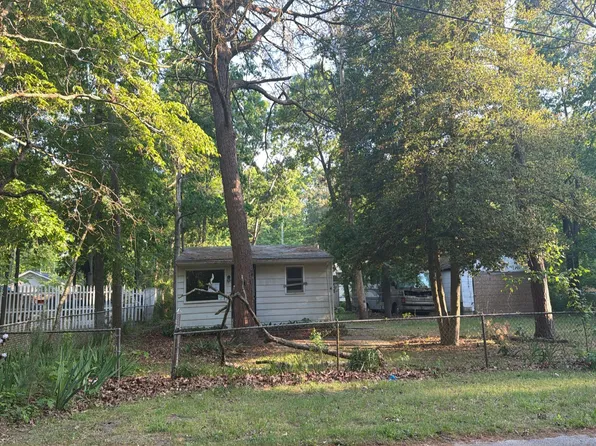 6301 Magnolia Dr, Millville, NJ 08332