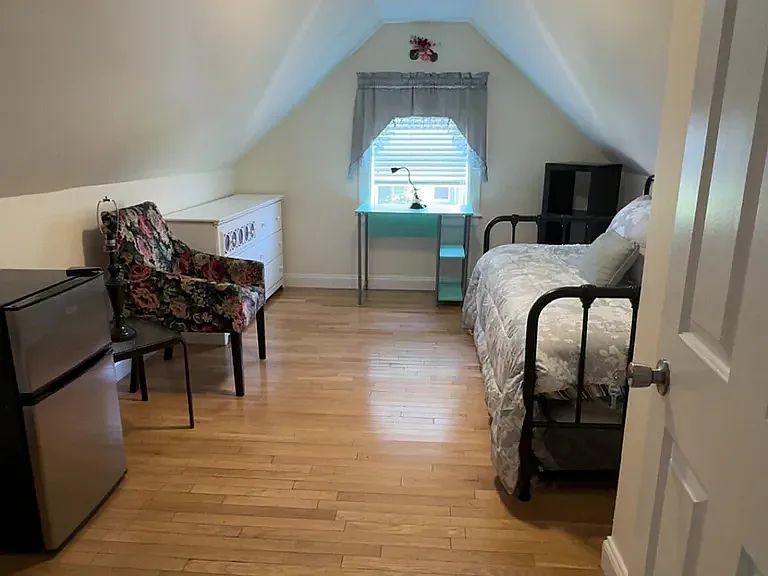1 bed, 9999 sqft, $1,200 — Photo 3