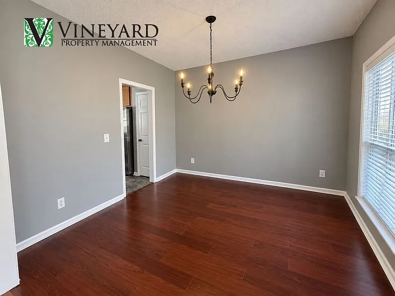 3 bed, 2.5 bath, 1690 sqft, $1,795 — Photo 3
