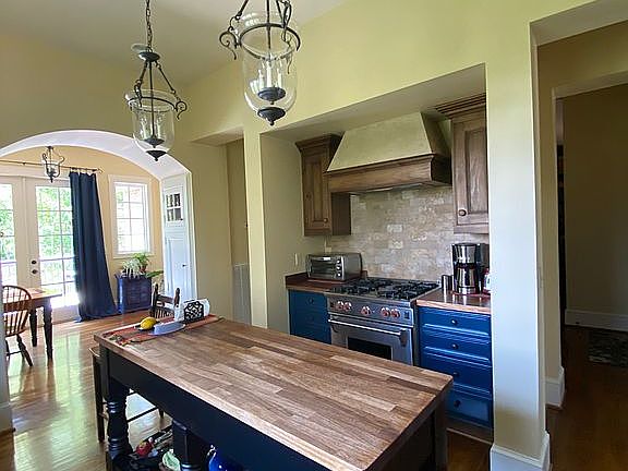 4th image of 360 Stone Brook Cir