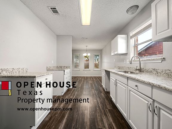 4th image of 608 S Waxahachie St