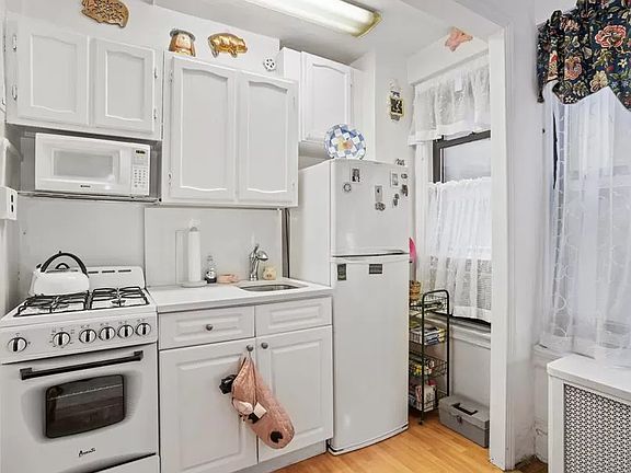 2nd image of 230 W End Ave APT 2F