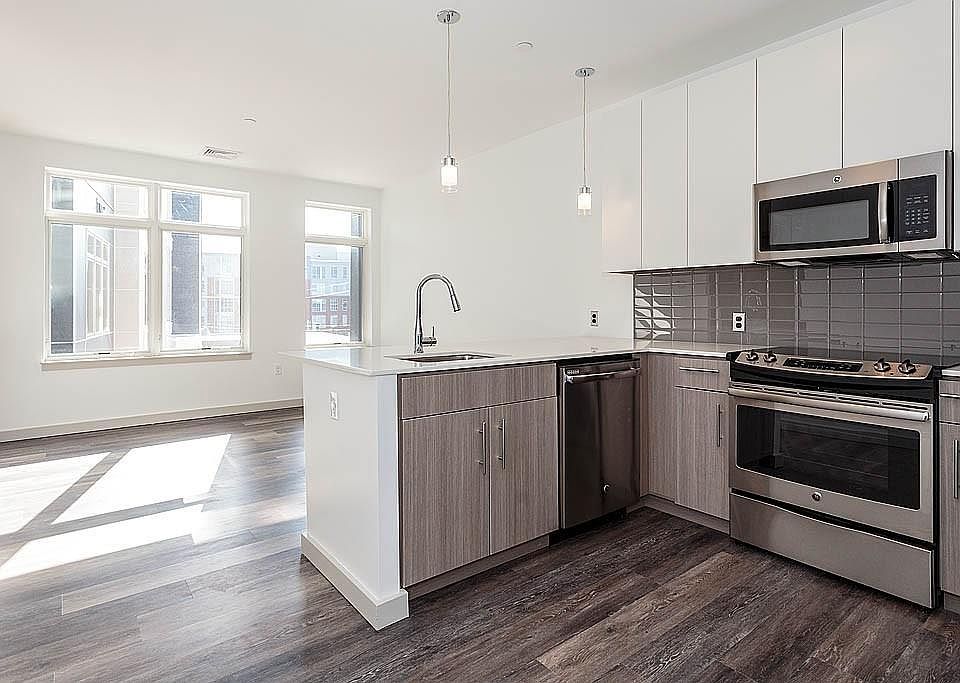 1st image of 180 Telford #310A