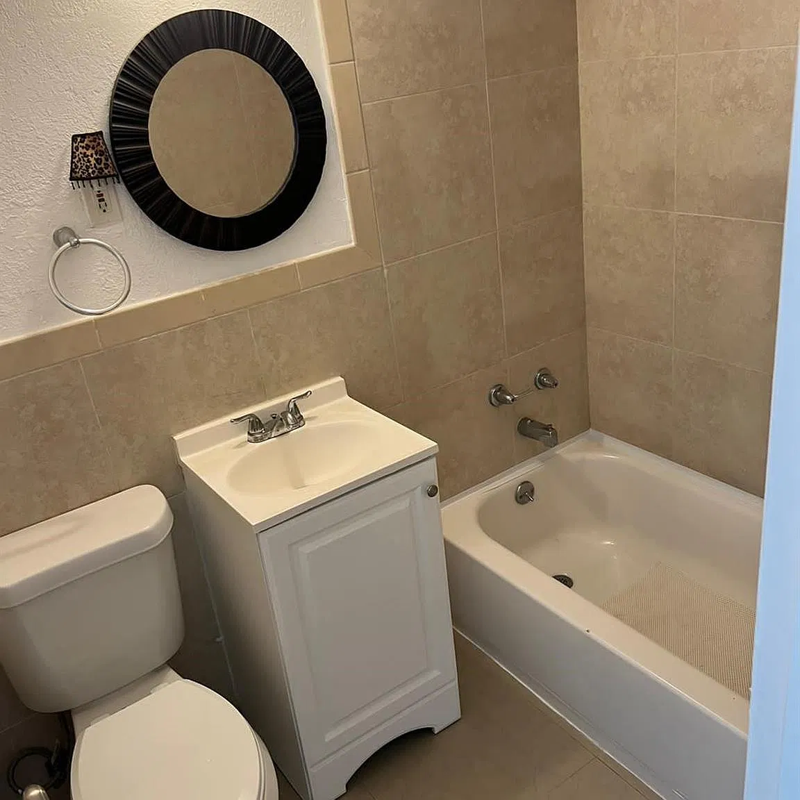 6484 Indian Creek Dr — Photo 3