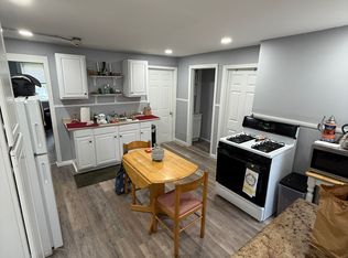 28 Manchester St, Warwick, RI 02888
