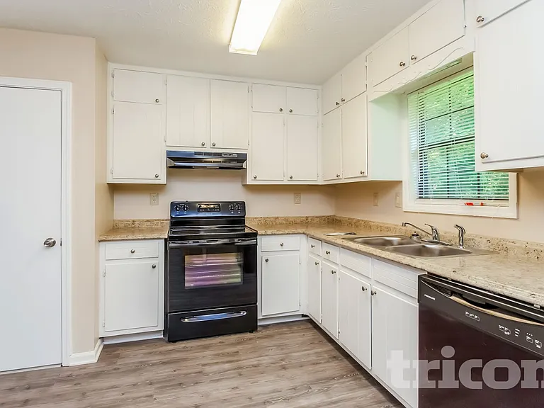 5237 Westhill Dr — Photo 5