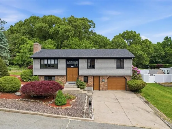 101 Manchester Farm Rd, North Providence, RI 02904